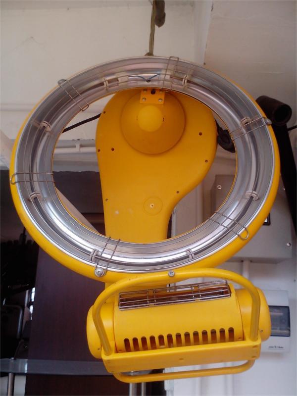 深圳美發(fā)設(shè)備回收圖片