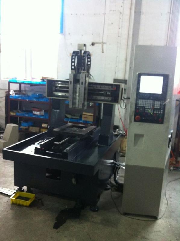 產(chǎn)品打孔數(shù)控雕刻機(jī)報價圖片