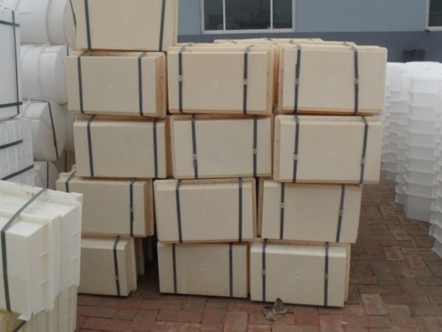 供應(yīng)路肩石塑料模盒