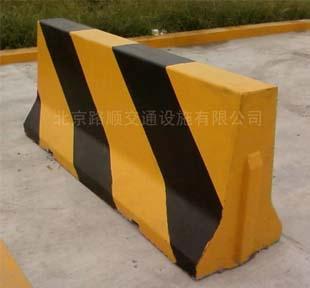 水泥隔離墩廠家圖片