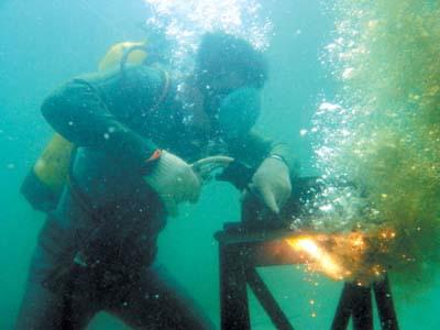 扬州潜水打捞 水下清淤 水下拆除 水下录像 水下照相工程扬州图片