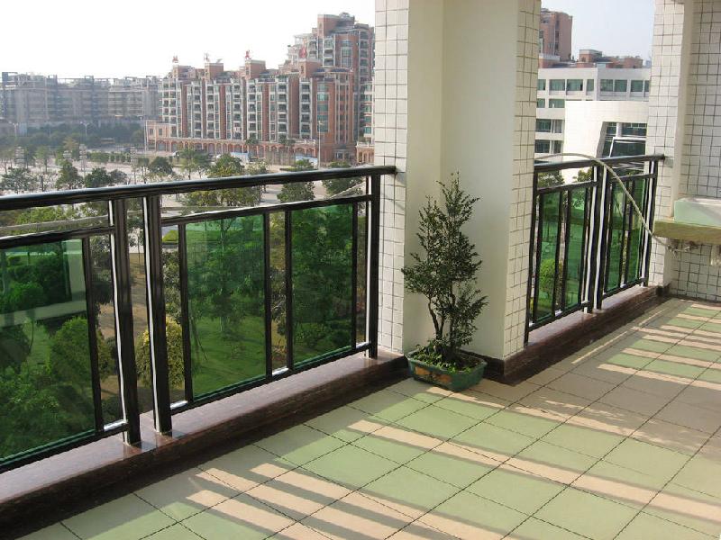 供應(yīng)玻璃不銹鋼圍欄