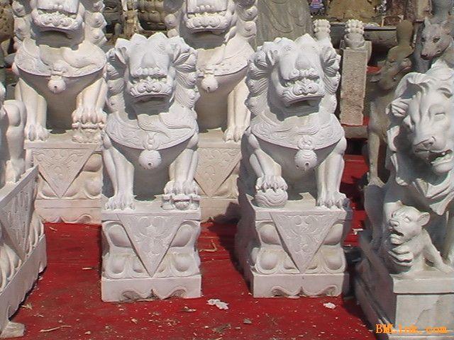 供應(yīng)石雕石獅子