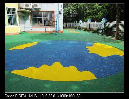 供應(yīng)幼兒園室外防滑地膠彩色顆粒地膠