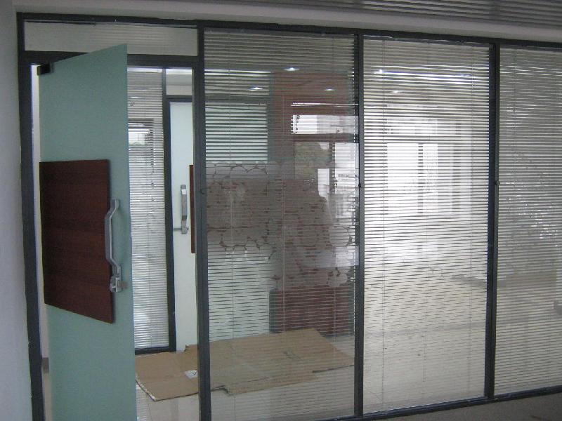 供應(yīng)成品鋁合金玻璃隔斷銷(xiāo)售