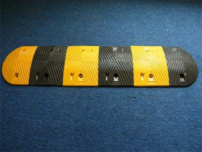 減速帶行情/橡膠減速帶/深圳橡膠減速帶/梯形減速帶