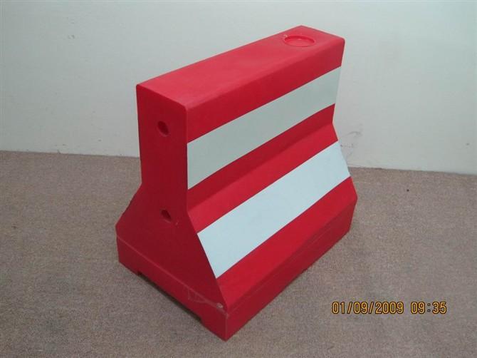 專(zhuān)業(yè)生產(chǎn)吹塑模具圖片