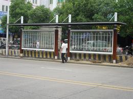 供應(yīng)安陽(yáng)公交站牌制作/安陽(yáng)公交候車亭燈箱廠家/安陽(yáng)候車亭價(jià)格