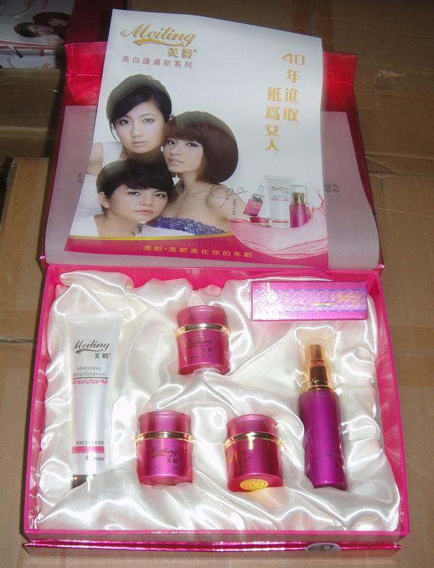 供應(yīng)金典美齡美白祛斑化妝品二合一128元/套