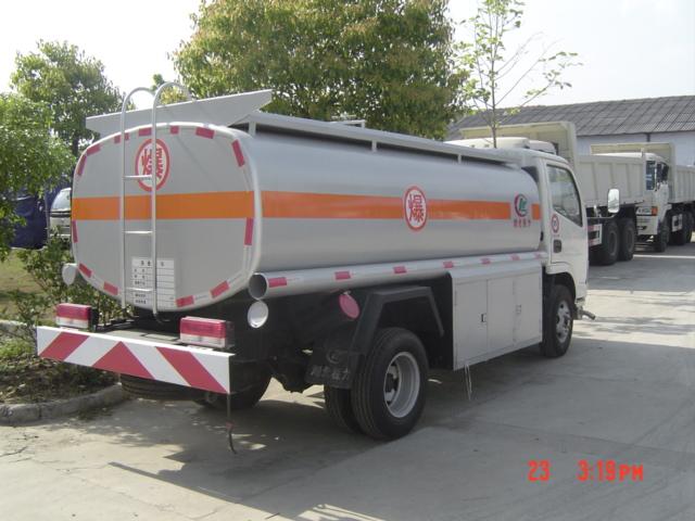 供應(yīng)東風(fēng)福瑞卡5噸油車