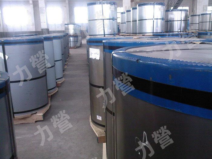 供應(yīng)鍍鋁鋅光板彩涂卷寶鋼彩涂卷