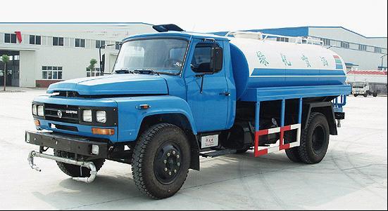 東風(fēng)尖頭標(biāo)配灑水車圖片