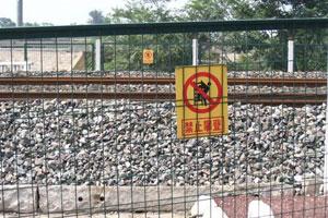 供應鐵路護欄網廠，護欄網規(guī)格，護欄網價格，鐵路防攀網