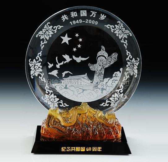 供應(yīng)陜西獎(jiǎng)杯——西安黑底座水晶獎(jiǎng)杯刻字