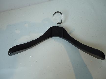 供應(yīng)展示實(shí)木衣架//*時(shí)裝店面衣架