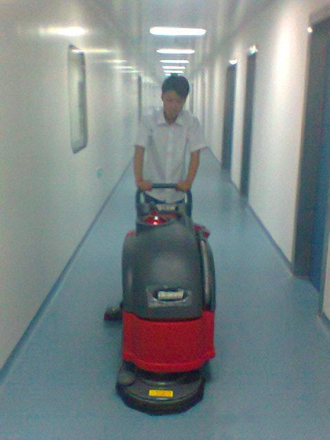 供應(yīng)山東洗地機 克立威洗地機