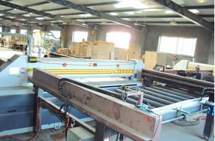 供應(yīng)佛山全自動裁板鋸價格，全自動封邊機(jī)廠家，木工精密裁板鋸