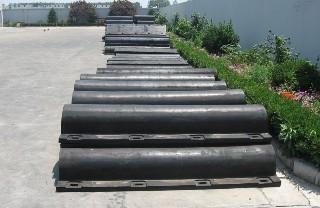 供應(yīng)船用碼頭護(hù)舷批發(fā)GD型型橡膠護(hù)