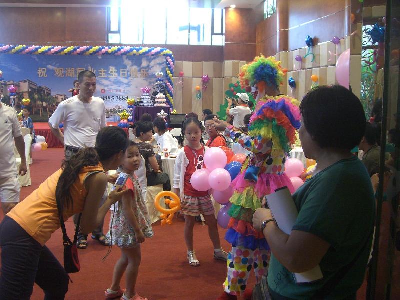 供應(yīng)深圳小丑婚禮表演
