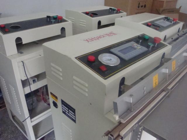 東莞長(zhǎng)安充氮?dú)庹婵瞻b機(jī)圖片