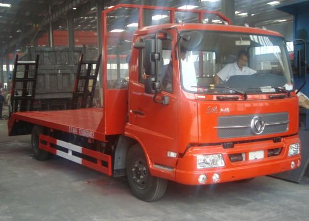 供應(yīng)東風(fēng)單橋15噸平板挖機(jī)車價(jià)格｜東風(fēng)160馬力挖機(jī)平板運(yùn)輸車廠家