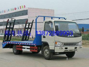 供應(yīng)江淮小型平板運(yùn)輸車專業(yè)拉80挖機(jī)