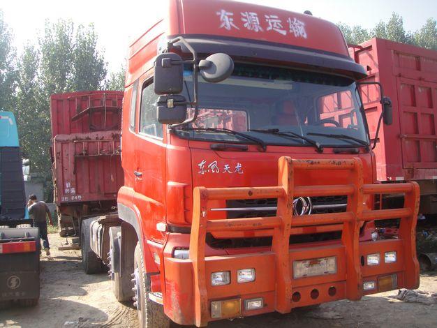 東風(fēng)天龍雙導(dǎo)向半掛車生產(chǎn)商圖片