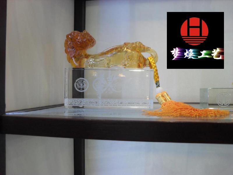 供應(yīng)琉璃水晶工藝品鷹鼎筆筒獸物擺件