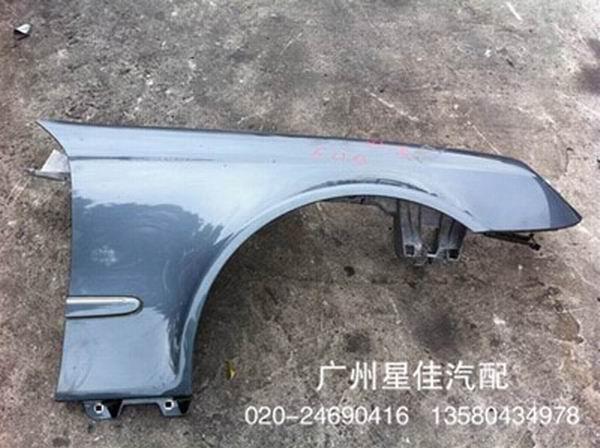 供應(yīng)奔馳220前葉子板拆車件供應(yīng)，陳田湛隆汽配城，拆車件大全供應(yīng)