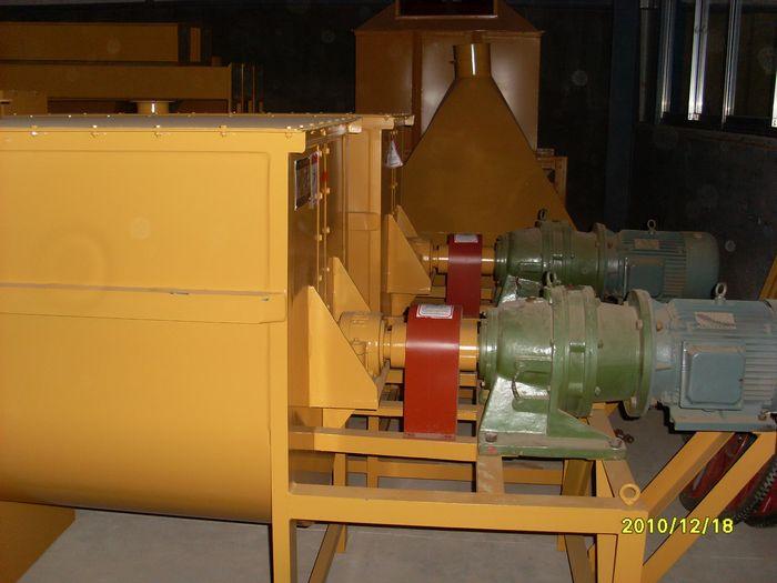 供應(yīng)山東雙鶴飼料攪拌機(jī)臥式攪拌機(jī)