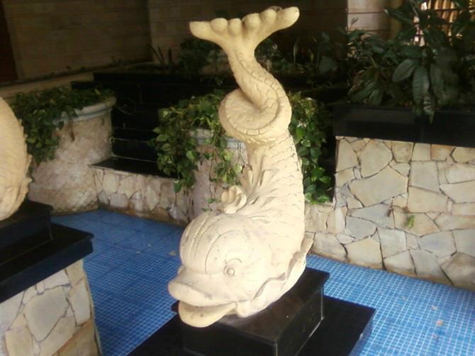 供應(yīng)玻璃鋼酒店小品雕塑