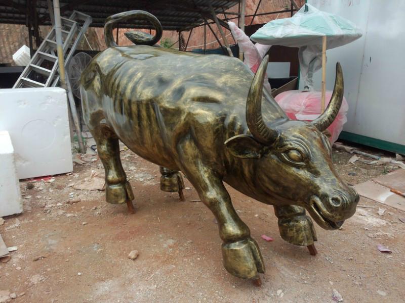 仿真牛雕塑  玻璃鋼雕塑牛