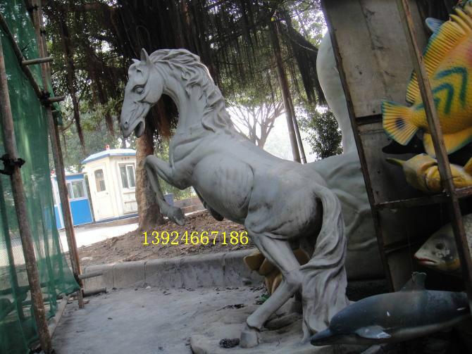供應(yīng)玻璃鋼動(dòng)物雕塑馬
