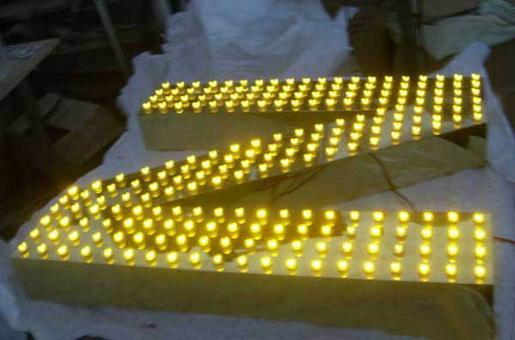 供應上海普陀長寧靜安外露燈發(fā)光字門頭紅色藍色白色字制作安裝