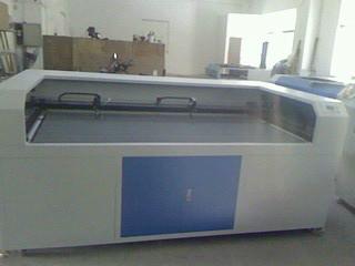 供應熊貓玩具布娃激光裁剪機 供應深圳毛熊貓玩具布娃激光裁剪機