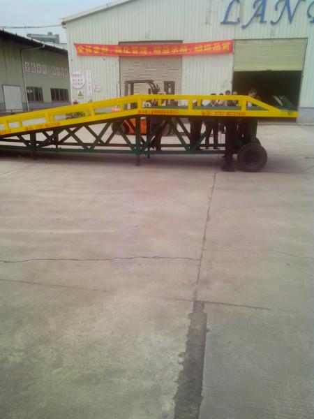 供應(yīng)集裝箱卸貨斜坡公司，集裝箱卸貨斜坡價格政策，三良機械