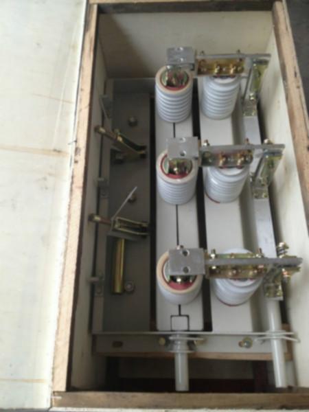 高壓隔離開關GN30高壓電氣產(chǎn)品圖片