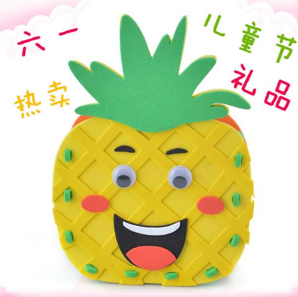 開心小寶菠蘿筆筒定制定做圖片