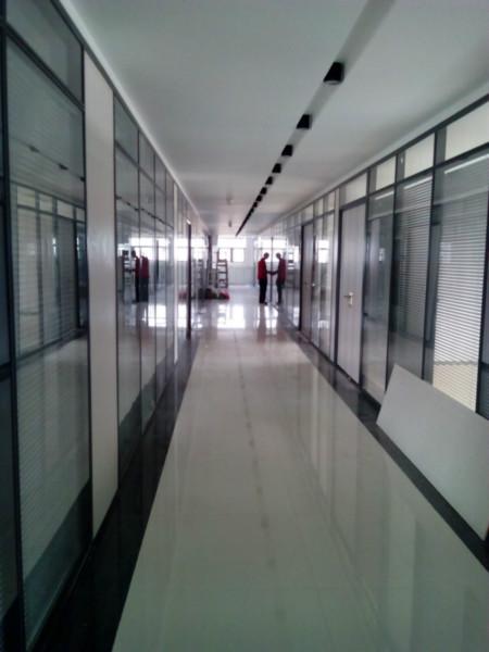 供應(yīng)義烏東陽雙玻璃隔斷廠家 義烏東陽雙玻璃隔斷價(jià)格 義烏東陽雙玻璃隔斷安裝 義烏東陽雙玻璃隔斷工程