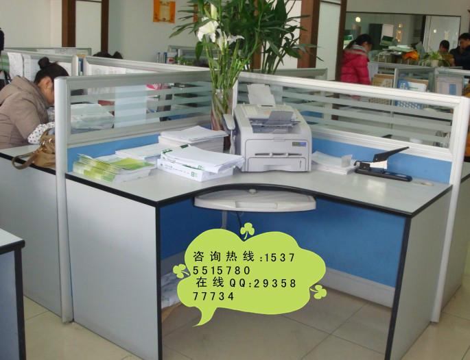 帶屏風(fēng)辦公桌圖片