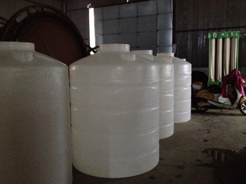 供應(yīng)2噸料水箱