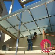 供應(yīng)深圳陽臺雨棚家裝玻璃雨棚全場*價