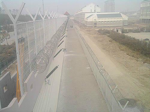 供應(yīng)四川高速公路護(hù)欄網(wǎng)/高速護(hù)欄