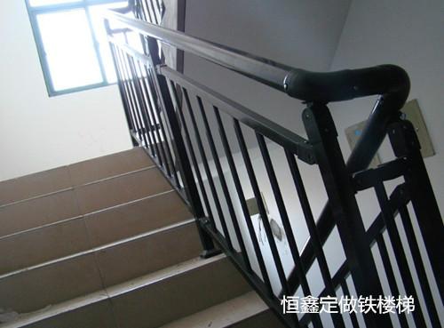 供應(yīng)深圳恒鑫定做不銹鋼圍欄不銹鋼護(hù)欄 不銹鋼樓梯扶手