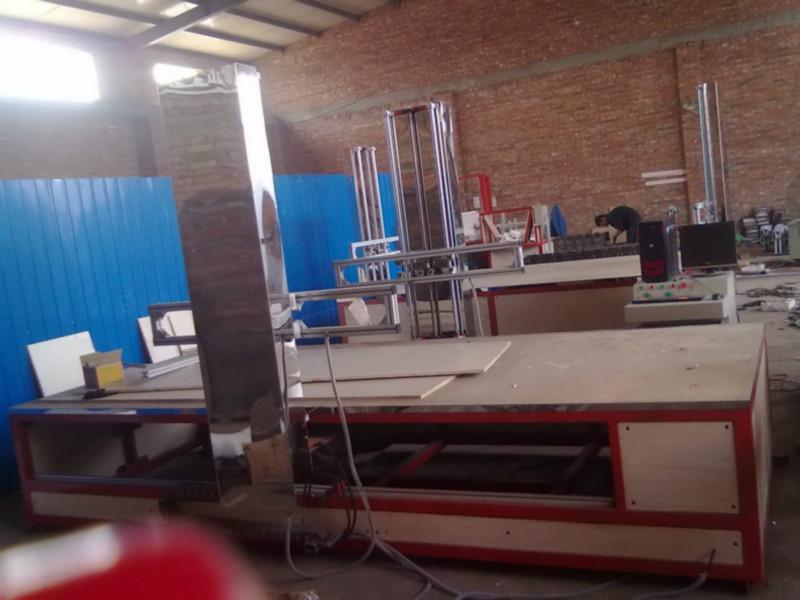 泡沫切割機(jī)詳細(xì)介紹圖片