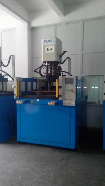 供應(yīng)立式轉(zhuǎn)盤(pán)注塑機(jī)轉(zhuǎn)讓