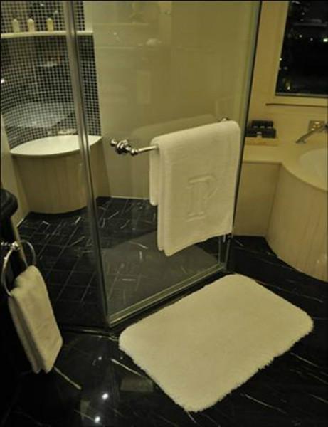 供應浴室吸水地墊的日常清潔護理