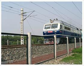 鐵路護(hù)欄網(wǎng)安裝鐵路隔離網(wǎng)價(jià)格京九鐵路護(hù)欄網(wǎng)安裝進(jìn)行中