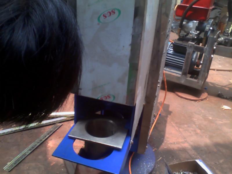 供應(yīng)液壓拉面機(jī)/液壓饸烙面機(jī)/拉面機(jī)