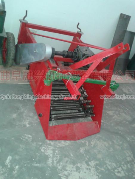供應(yīng)紅薯挖掘機(jī)直銷 甜菜挖掘機(jī)供應(yīng) 小型紅薯挖掘機(jī)介紹